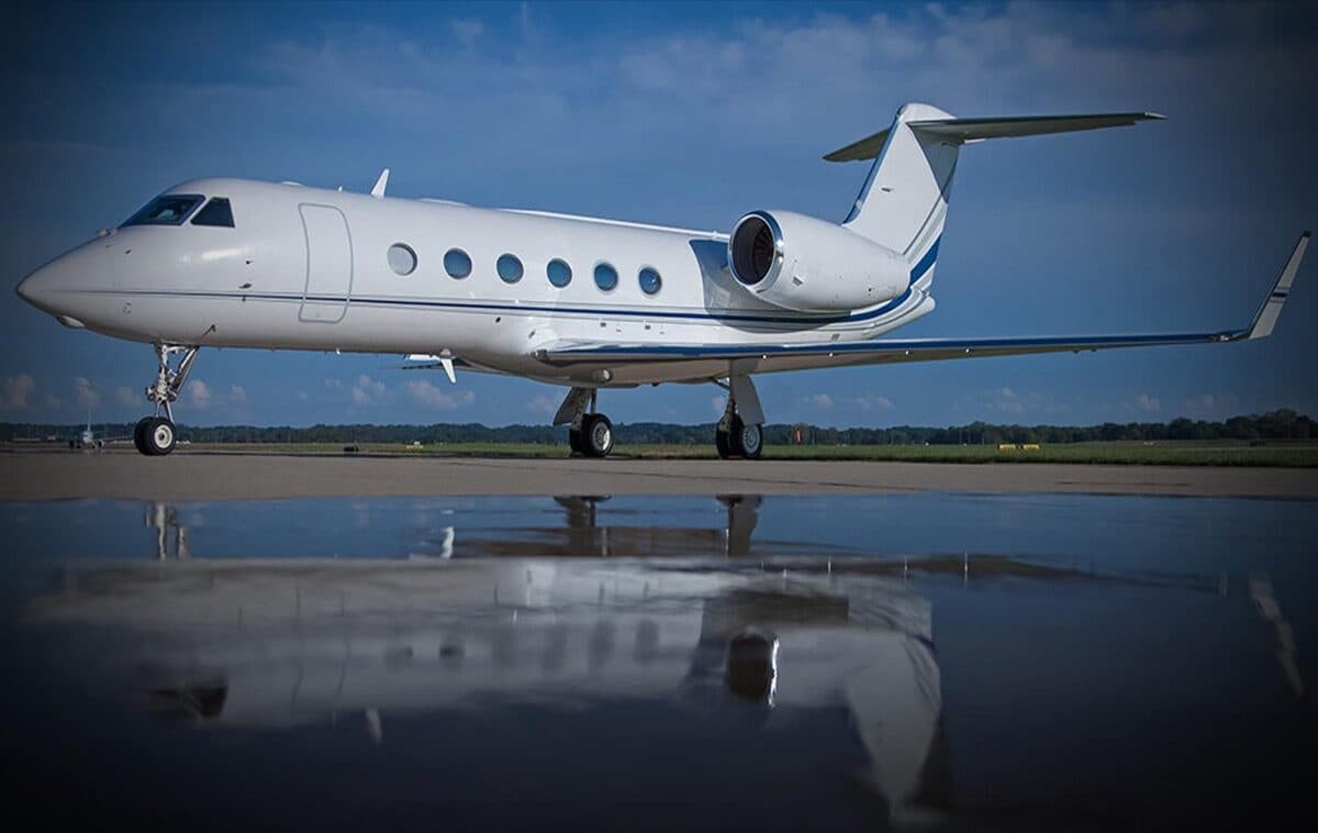 Gulfstream G450 aircraft